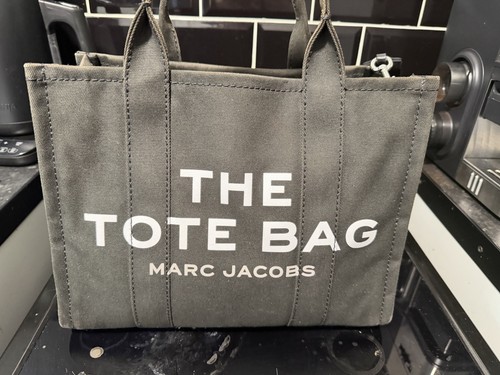 Marc jacobs black medium tote - marc,